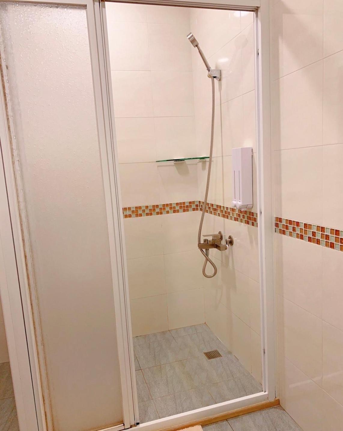 מאקונג Travelers Hostel מראה חיצוני תמונה