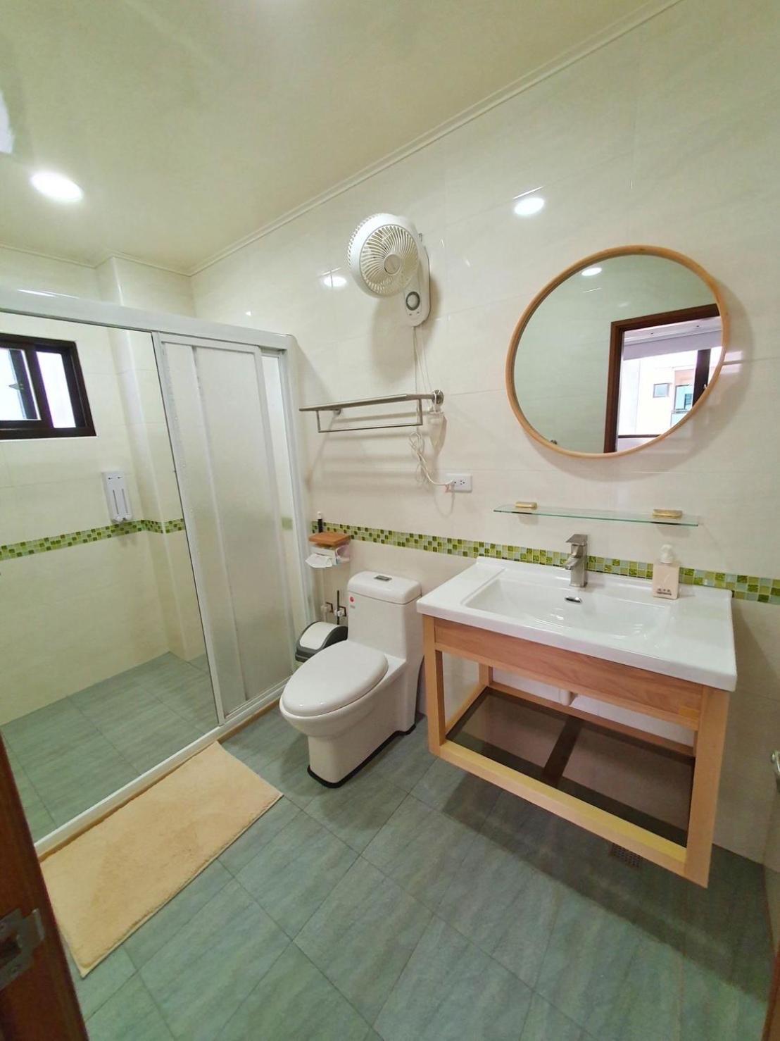 מאקונג Travelers Hostel מראה חיצוני תמונה