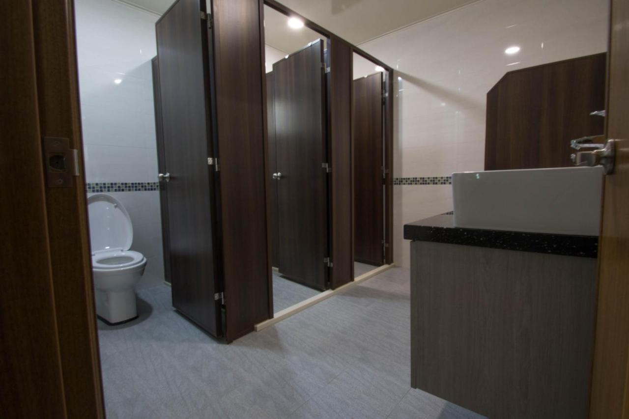 מאקונג Travelers Hostel מראה חיצוני תמונה